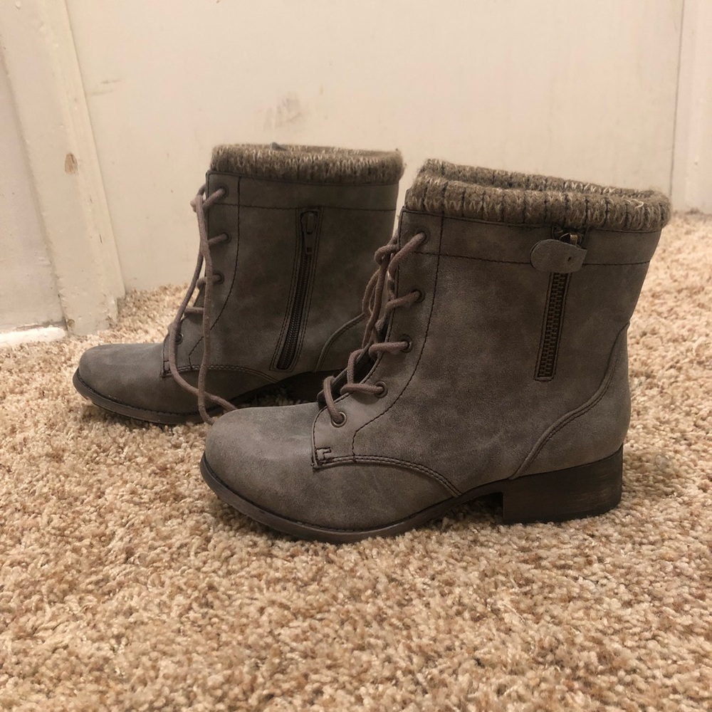 brown women’s combat boots